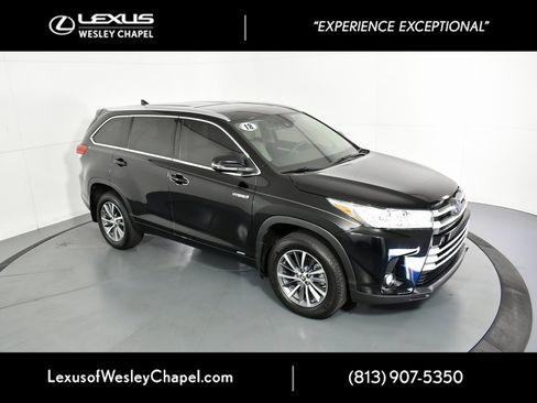 Used 2018 Toyota Highlander XLE image 2