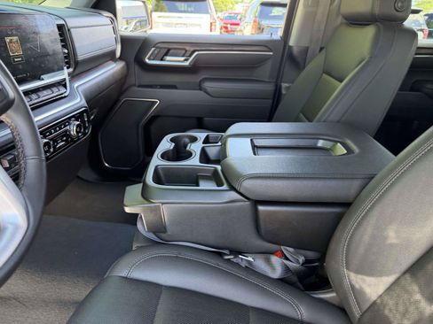 Used 2025 GMC Sierra 1500 SLT AWD/4WD image 19