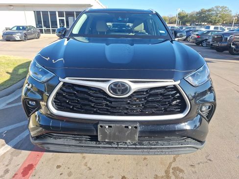 Used 2024 Toyota Highlander LE image 9