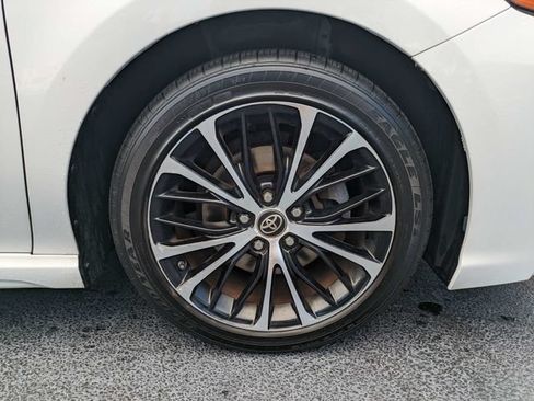 Used 2019 Toyota Camry SE FWD image 11