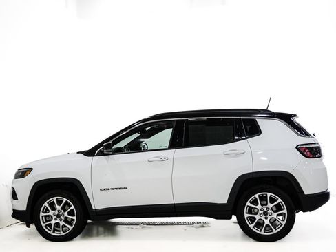 Used 2025 Jeep Compass Limited AWD/4WD image 5