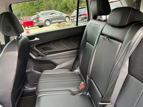 Used 2022 Volkswagen Tiguan SE FWD image 14