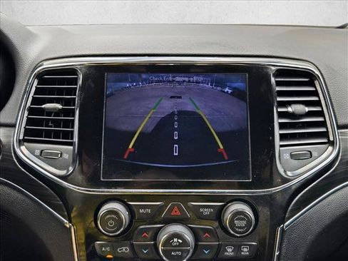 Used 2019 Jeep Grand Cherokee Limited AWD/4WD image 14