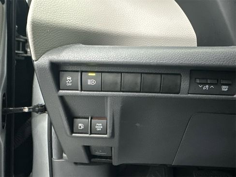 Used 2024 Toyota Sienna XLE image 33