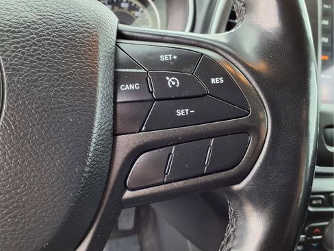 Used 2020 Jeep Cherokee Trailhawk w/ Cold Weather Group AWD/4WD image 23