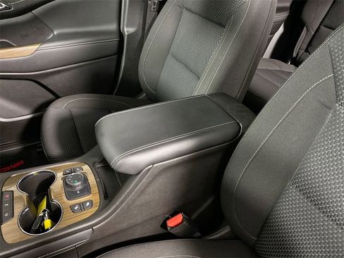 Certified 2023 GMC Acadia SLE w/ Driver Convenience Package image 20