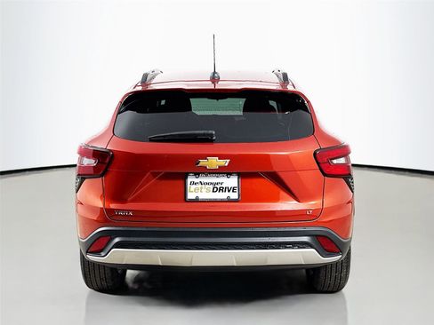 Used 2024 Chevrolet Trax LT w/ Driver Confidence Package image 7