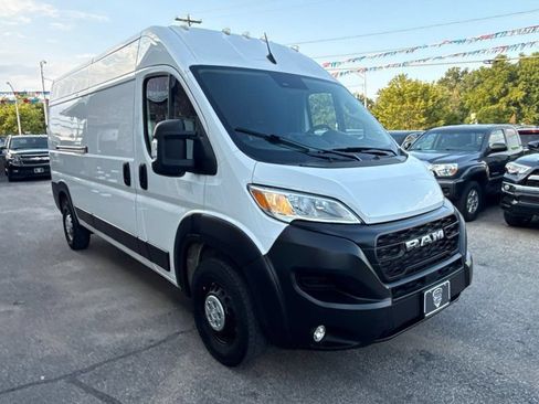 Used 2024 RAM ProMaster 2500 w/ Convenience Group FWD image 3