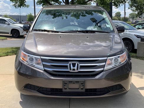 Used 2013 Honda Odyssey EX image 3