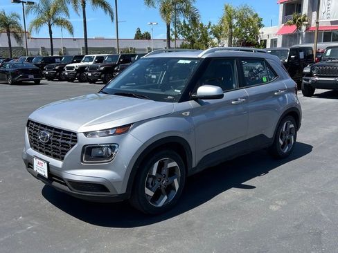 Used 2025 Hyundai Venue SEL image 1