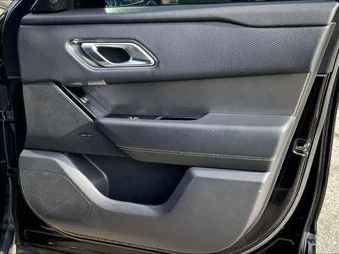 Used 2019 Land Rover Range Rover Velar S image 21