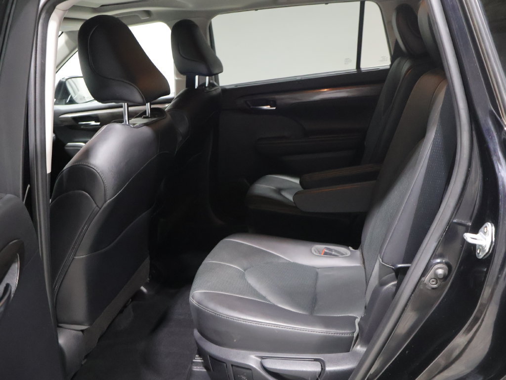 Used 2021 Toyota Highlander Limited AWD/4WD image 19
