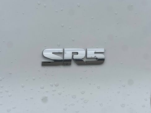 Used 2022 Toyota 4Runner SR5 AWD/4WD image 23