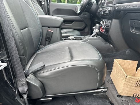 Used 2022 Jeep Wrangler Unlimited Rubicon 4xe AWD/4WD image 17