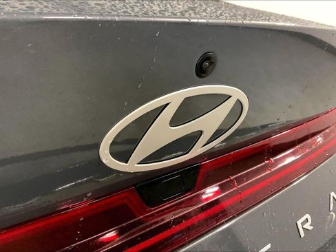 Used 2025 Hyundai Elantra Limited image 30