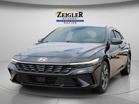 Certified 2024 Hyundai Elantra SEL w/ Convenience Package FWD image 3