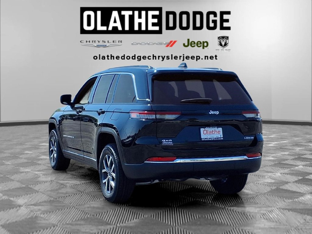 New 2027 Jeep Grand Cherokee Laredo X AWD/4WD image 3