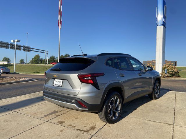 Used 2024 Chevrolet Trax LT w/ Driver Confidence Package FWD image 12