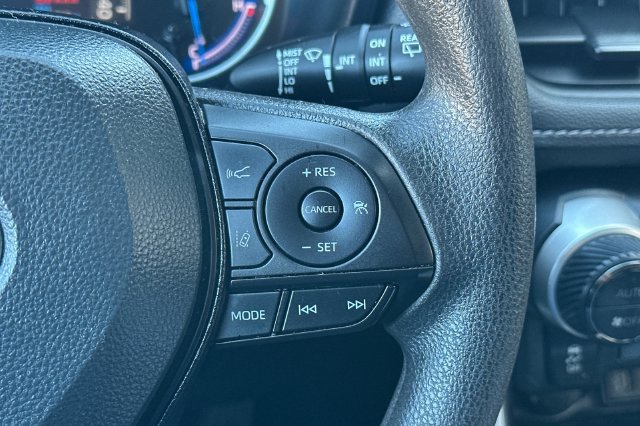 Used 2025 Toyota RAV4 XLE AWD/4WD image 28