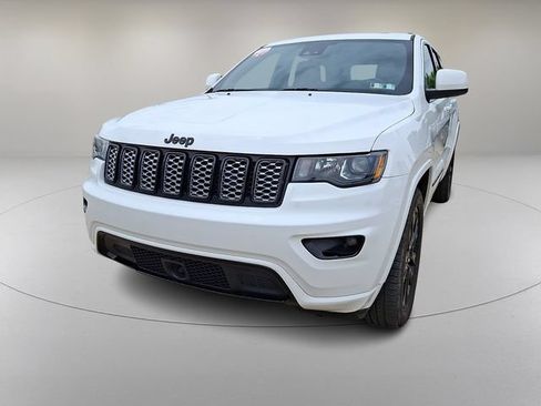 Used 2021 Jeep Grand Cherokee Laredo X AWD/4WD image 4