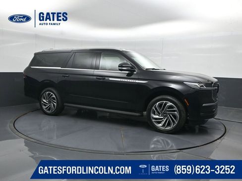 New 2026 Lincoln Navigator L Premier AWD/4WD image 1