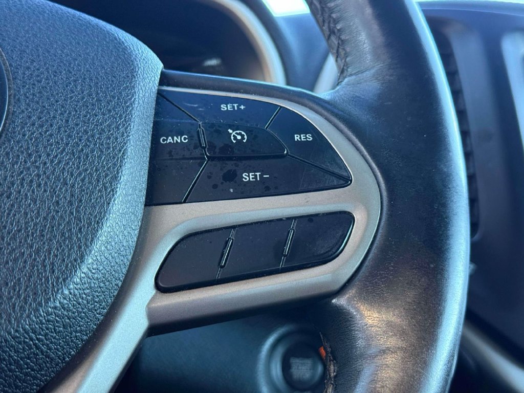 Used 2017 Jeep Cherokee Limited AWD/4WD image 16