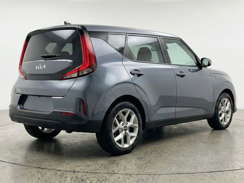 Used 2025 Kia Soul LX w/ LX Technology Package FWD image 9
