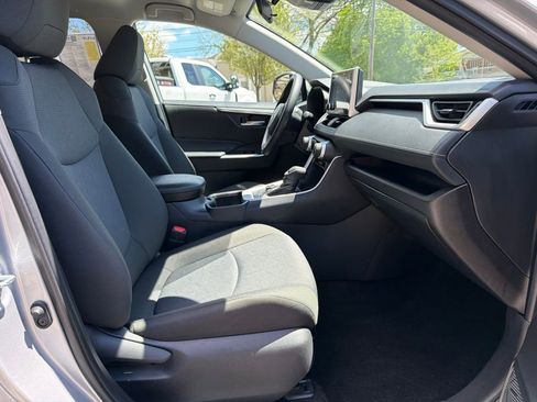 Used 2025 Toyota RAV4 XLE AWD/4WD image 29