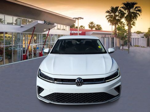 Used 2025 Volkswagen Jetta S FWD image 8