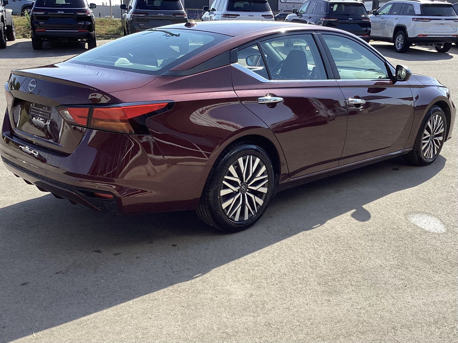 Used 2025 Nissan Altima 2.5 SV FWD image 7