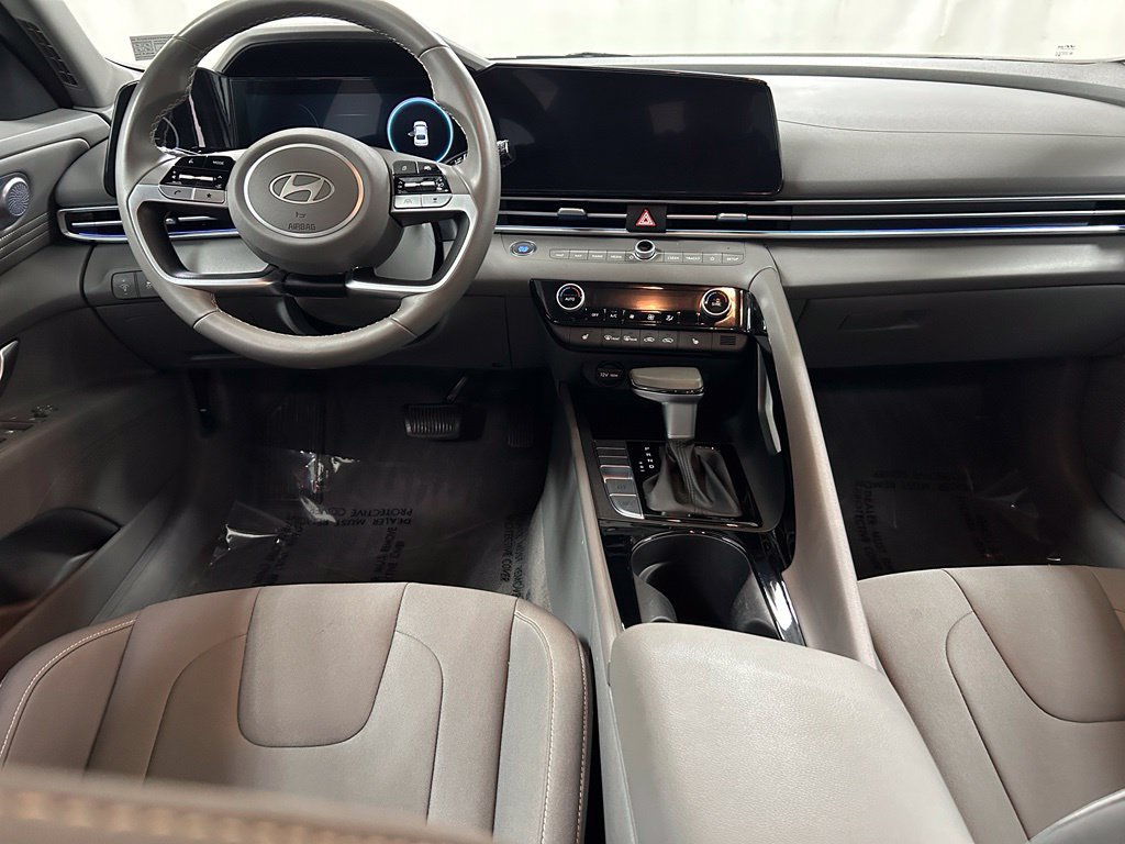 Used 2025 Hyundai Elantra SEL FWD image 16
