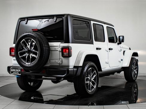 Used 2024 Jeep Wrangler Unlimited image 10