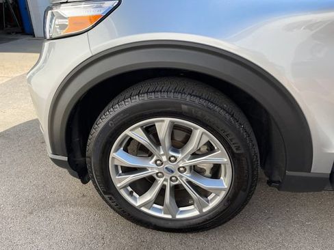 Used 2024 Ford Explorer XLT w/ Equipment Group 202A AWD/4WD image 21