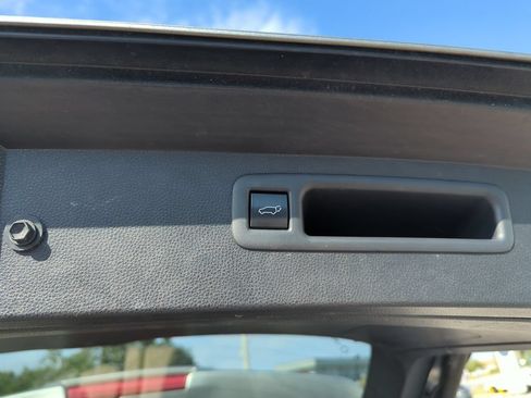 Used 2020 Toyota Highlander XLE FWD image 33