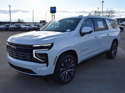 New 2026 Chevrolet Suburban High Country image 7