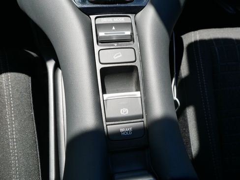 Certified 2024 Honda HR-V LX image 32
