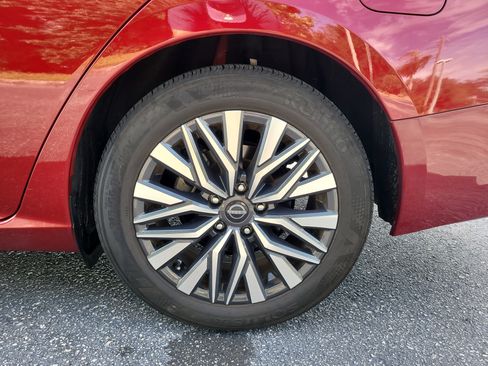 Used 2025 Nissan Altima 2.5 SV FWD image 9