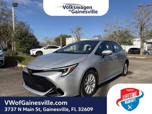 Used 2023 Toyota Corolla SE w/ SE Premium Package image 3