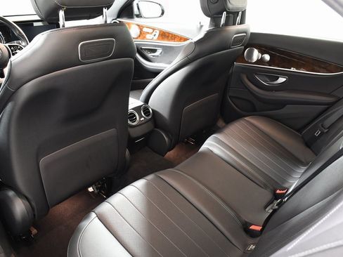 Used 2019 Mercedes-Benz E 300 4MATIC image 26