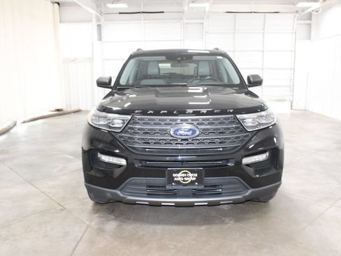 Used 2021 Ford Explorer XLT w/ Equipment Group 202A AWD/4WD image 3