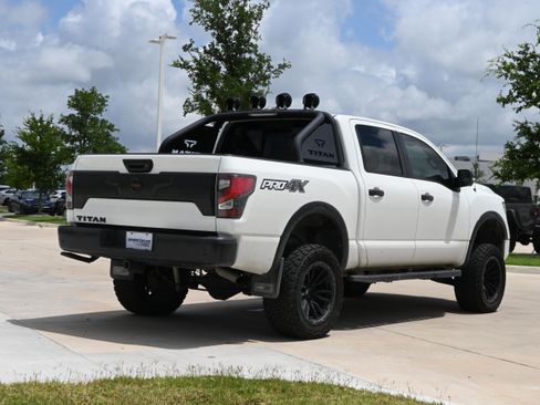 Used 2021 Nissan Titan PRO-4X w/ Pro-4x Convenience Package AWD/4WD image 9
