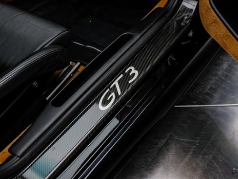 Used 2004 Porsche 911 GT3 RWD image 49