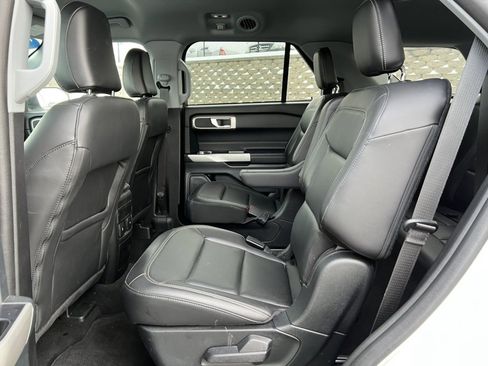 Certified 2023 Ford Explorer XLT w/ Equipment Group 202A image 5