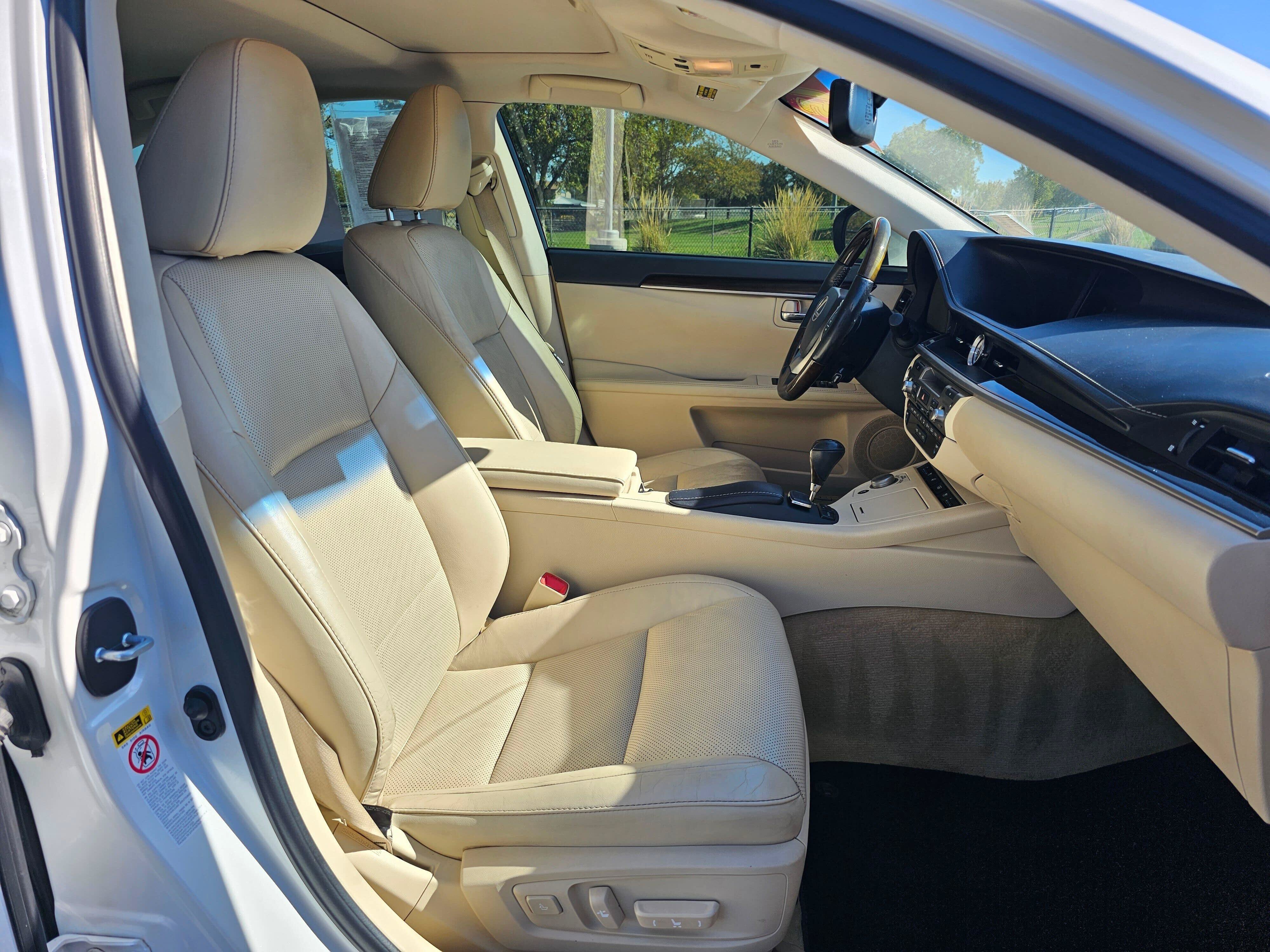 Used 2015 Lexus ES 350 w/ Luxury Package FWD image 10
