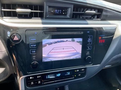 Used 2018 Toyota Corolla LE FWD image 19
