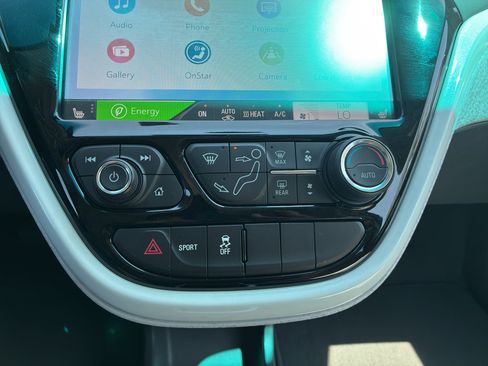 Used 2021 Chevrolet Bolt Premier w/ Infotainment Package FWD image 33