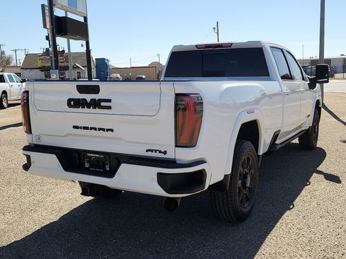 Used 2024 GMC Sierra 2500 AT4 w/ AT4 Preferred Package image 4