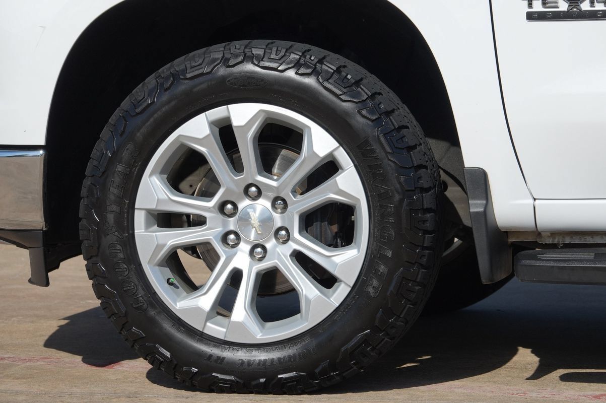 Used 2022 Chevrolet Silverado 1500 LTZ AWD/4WD image 25