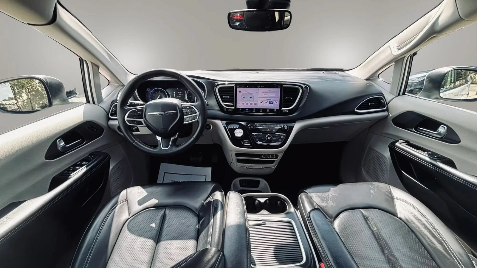Used 2023 Chrysler Pacifica Touring-L FWD image 15