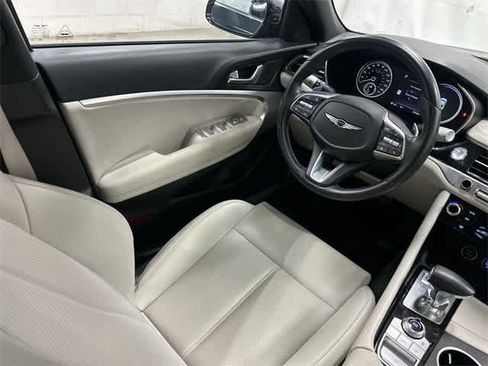 Used 2024 Genesis G70 2.5T image 12